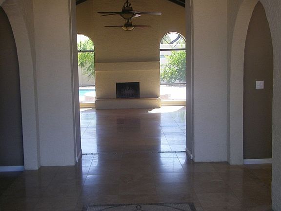 4th image of 1727 E La Vieve Ln
