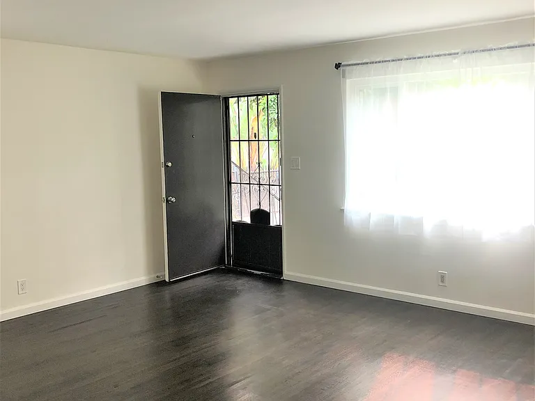 430 N El Molino Ave #A — Photo 5