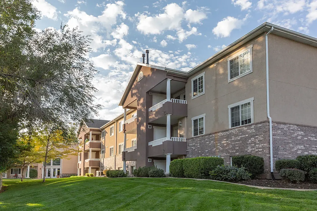 Riley Court — Photo 2