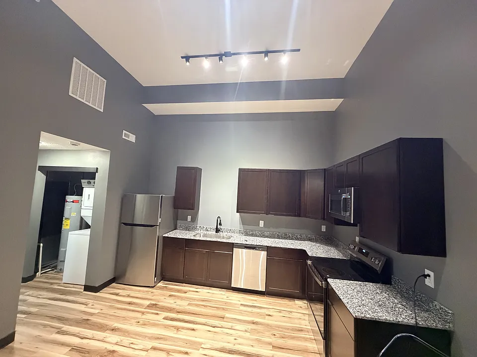 126 E Jefferson St #6