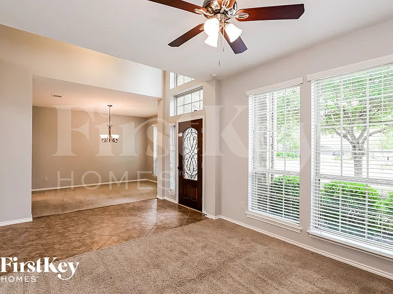 10402 Golden Hearth Ln — Photo 3