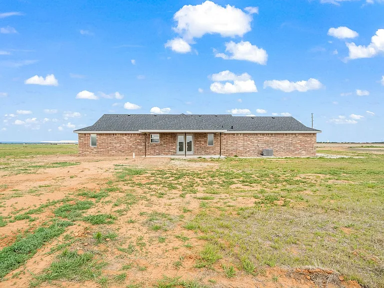 8807 N County Road 3200 — Photo 27