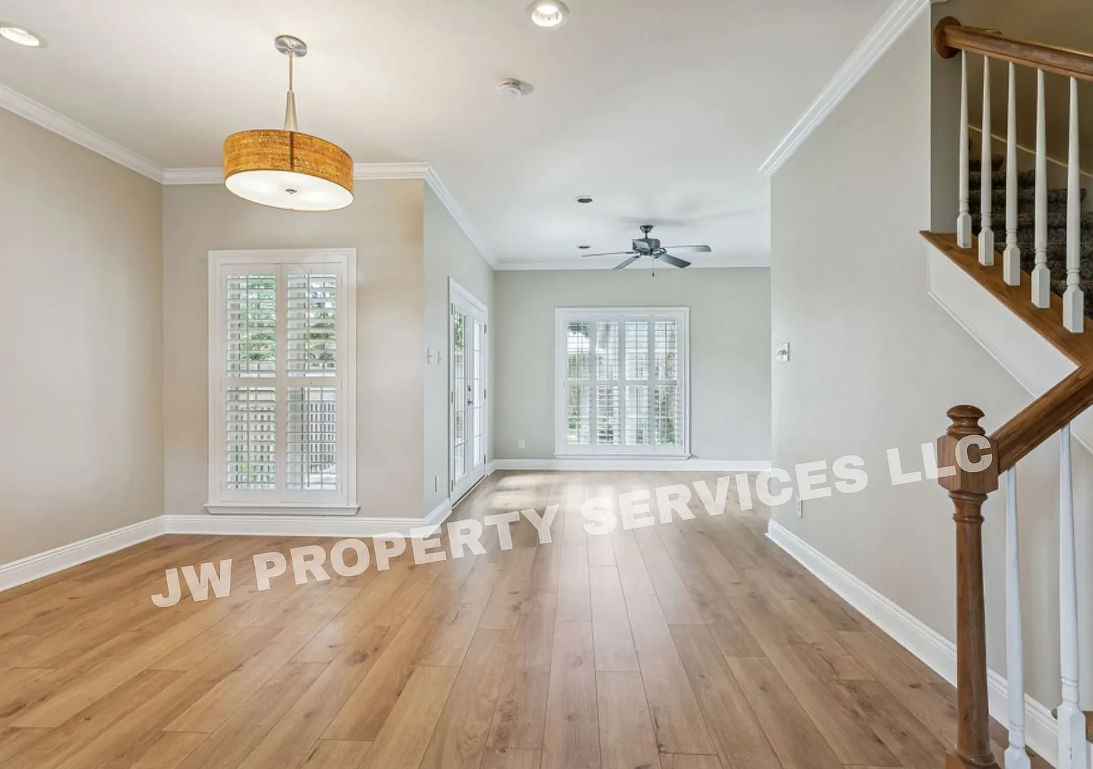 New Spacious & Cozy 4-Bedroom Home — Photo 2