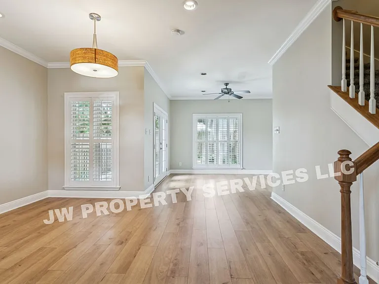 3412 White St — Photo 2