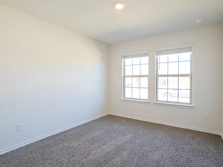1833 Pecan Valley Dr — Photo 9