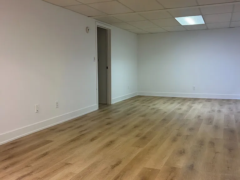1262 Nathaniel Cres #BASEMENT — Photo 6