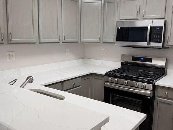 4th image of 8801 Stone Ridge Cir APT T2