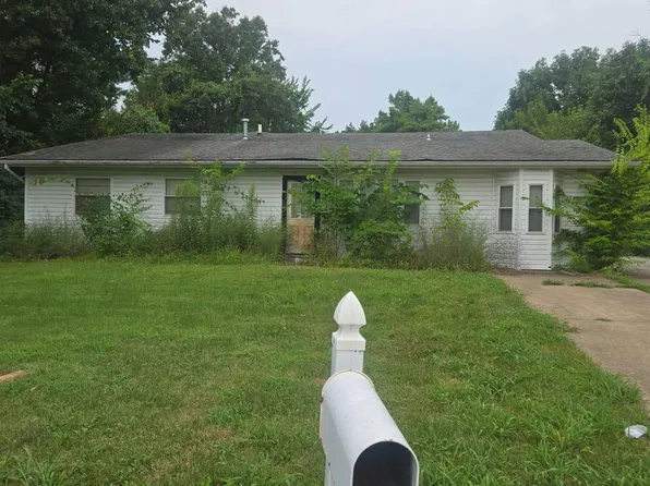 25 S Meadow Dr, O'Fallon, MO 63366