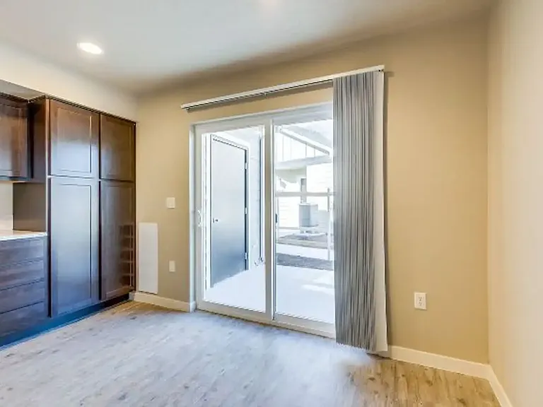 8870 W Shellie Ln — Photo 4