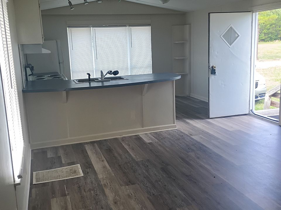 1st image of 208 Coleman Cir