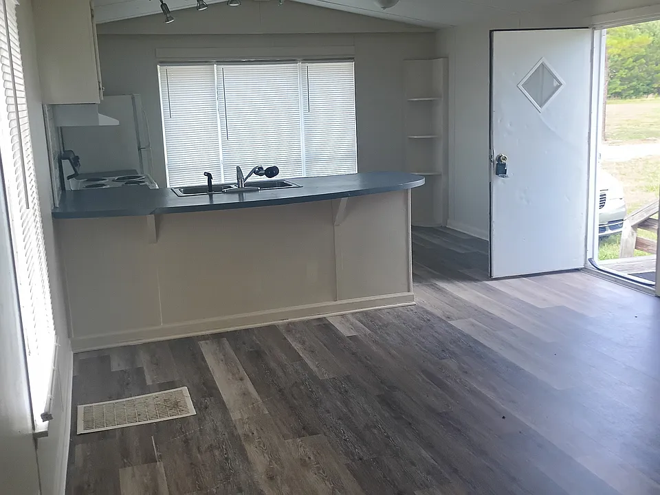 208 Coleman Cir