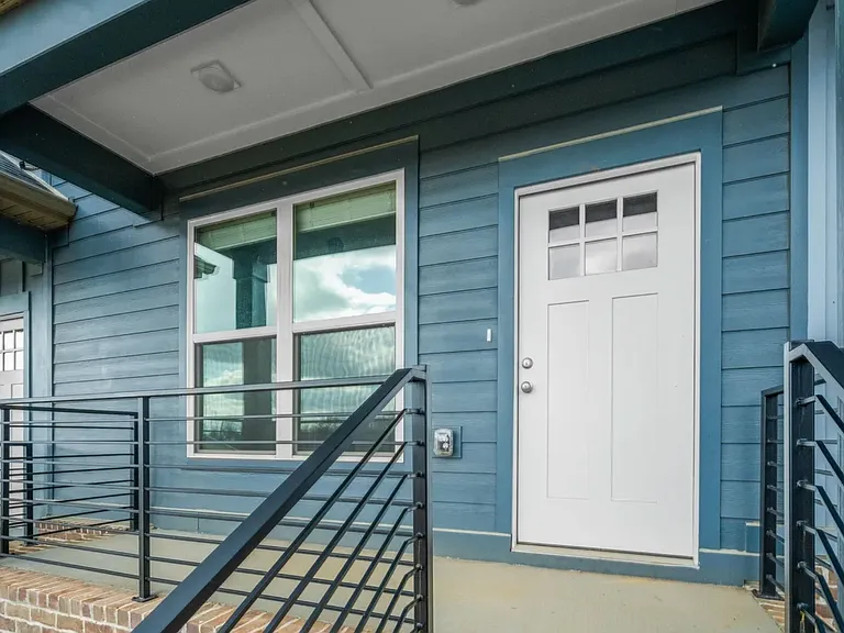 214 Franklin St #1 — Photo 4