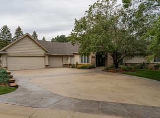 1003 Hunters Point Ln SW, Rochester, MN 55902