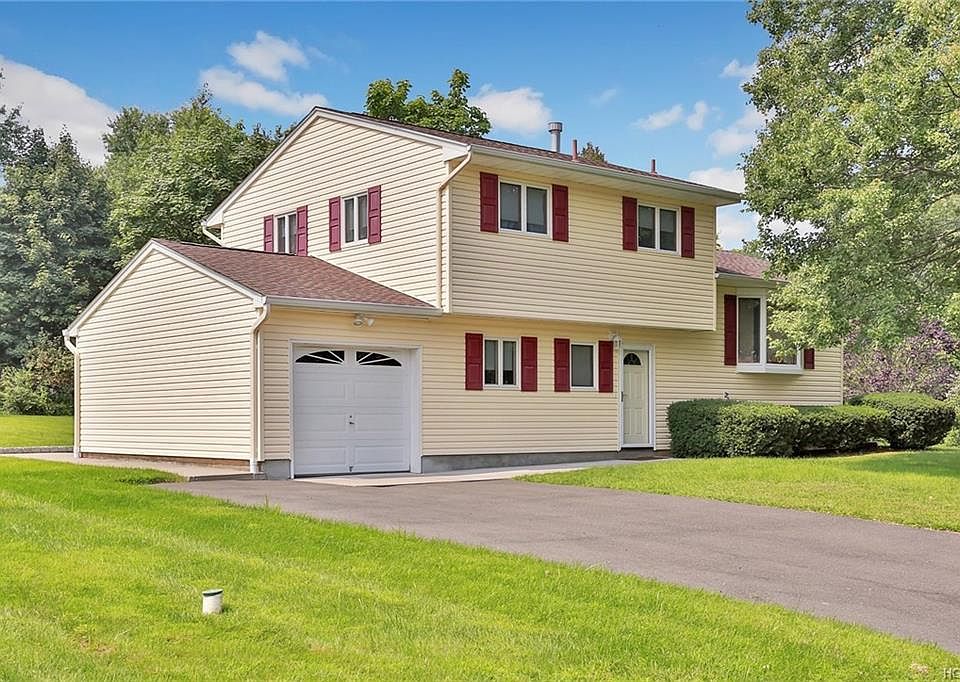 1st image of 27 Surrey Ct
