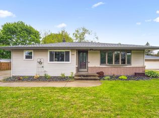 1523 N Lynndale Dr, Appleton, WI 54914