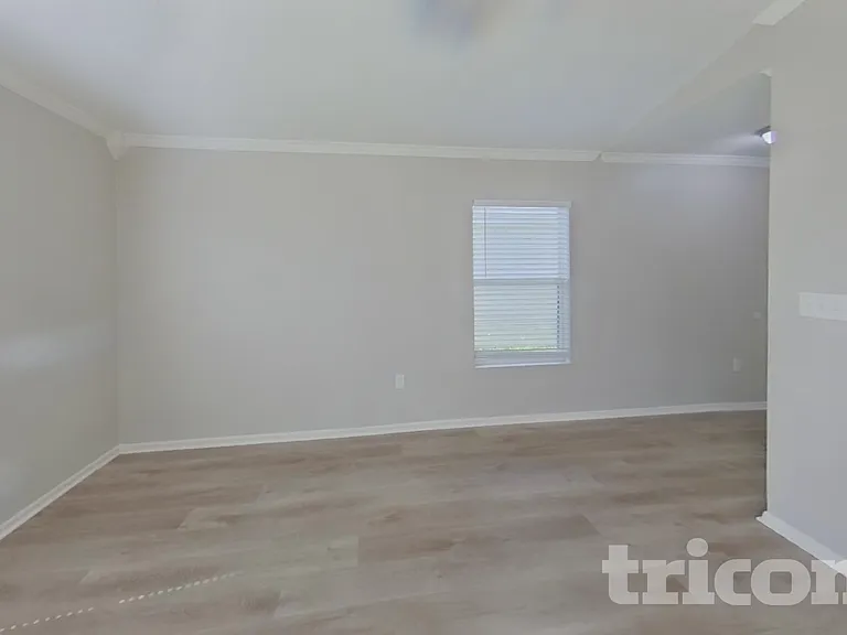 11931 Alexandra Dr — Photo 2