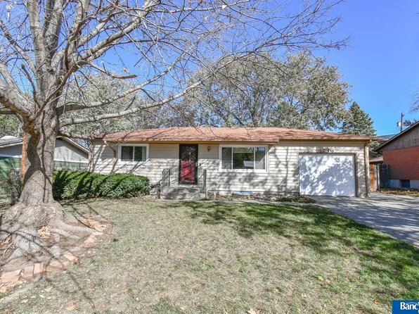 8216 Chestnut Ln, Lincoln, NE 68510