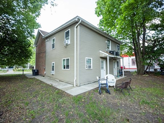 4th image of 332 Water St