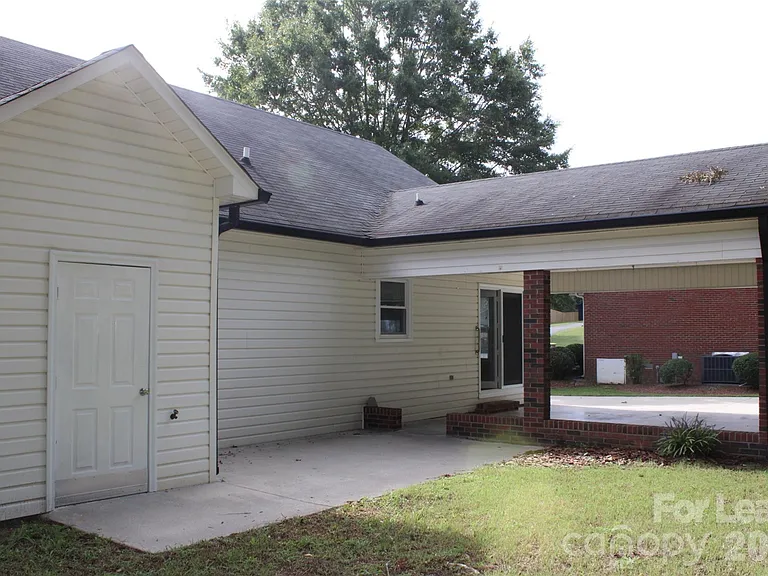 2212 Crosswinds Ct — Photo 30
