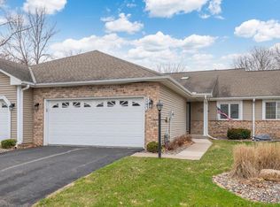 543 Deer Ridge Ln S, Maplewood, MN 55119