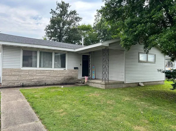 900 W Main St, Fairfield, IL 62837