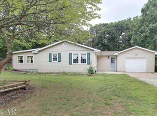 12 Kenton St, Mackinaw, IL 61755