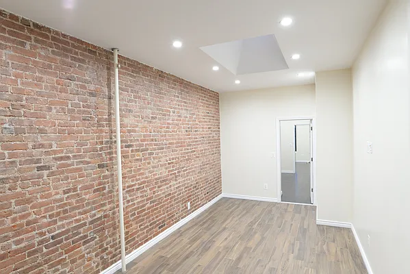 Rented by Residents Team | media 25