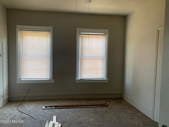 4th image of 379 Fulton St