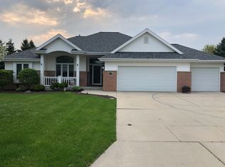 907 Ash Cir, Plymouth, WI 53073
