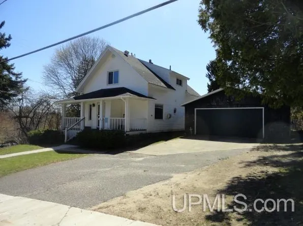 213 Oak St, Munising, MI 49862