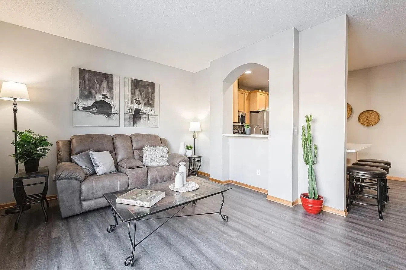 2 bed, 1.5 bath, 1330 sqft, $1,850 — Photo 2