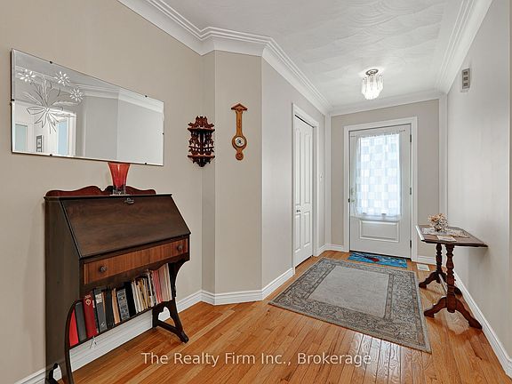 3rd image of 573 Lansdowne Ave