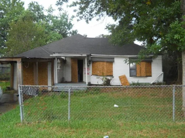 909 Live Oak St, Pasadena, TX 77506