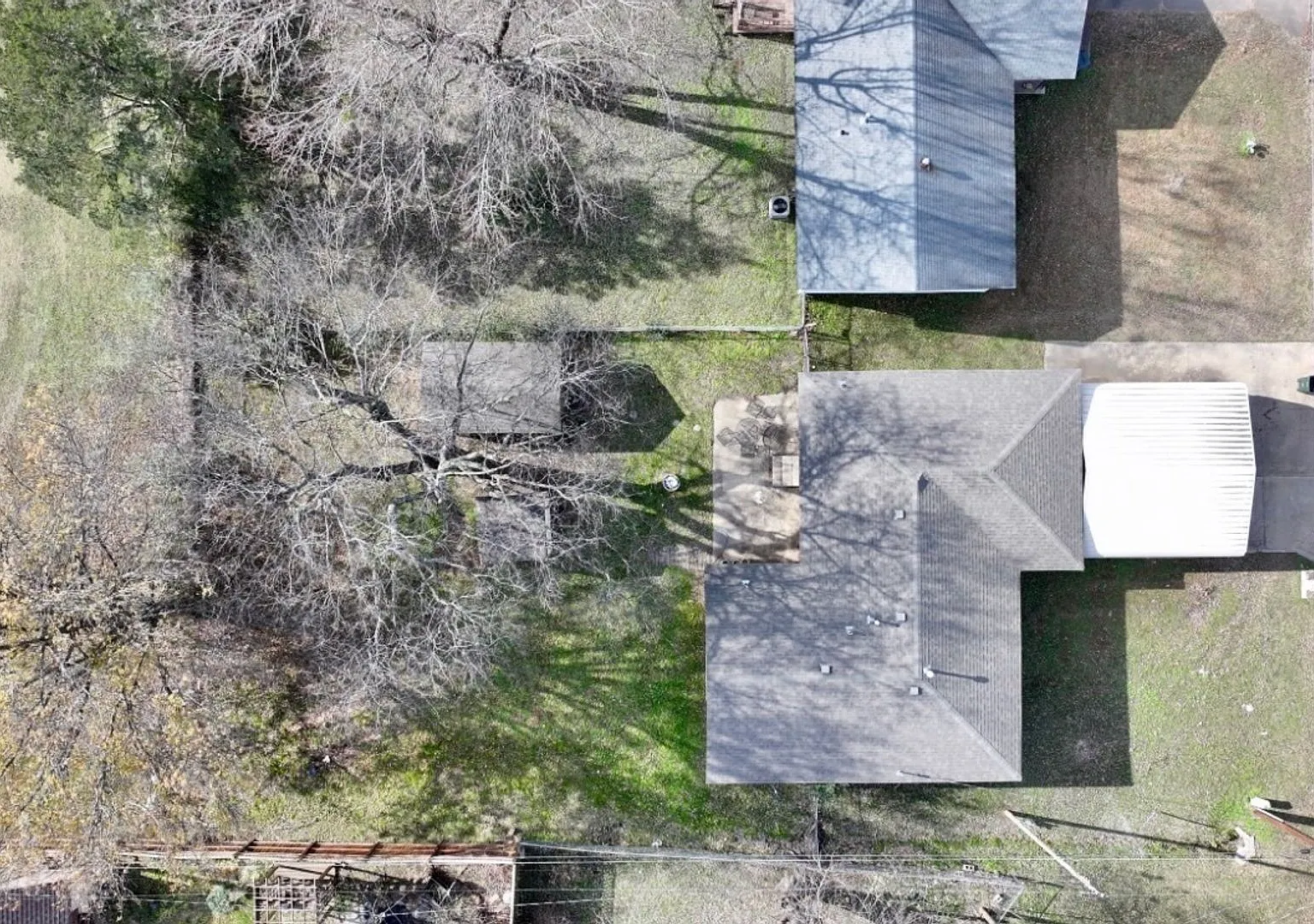 3 Bedroom 2 Bath home | Fenced in back yard | In Town — Photo 3