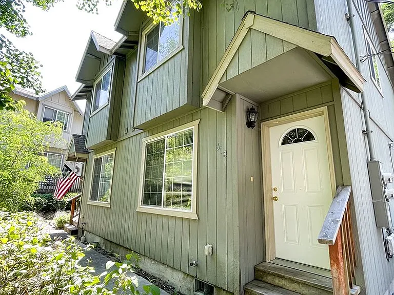 614 Prescott St — Photo 1
