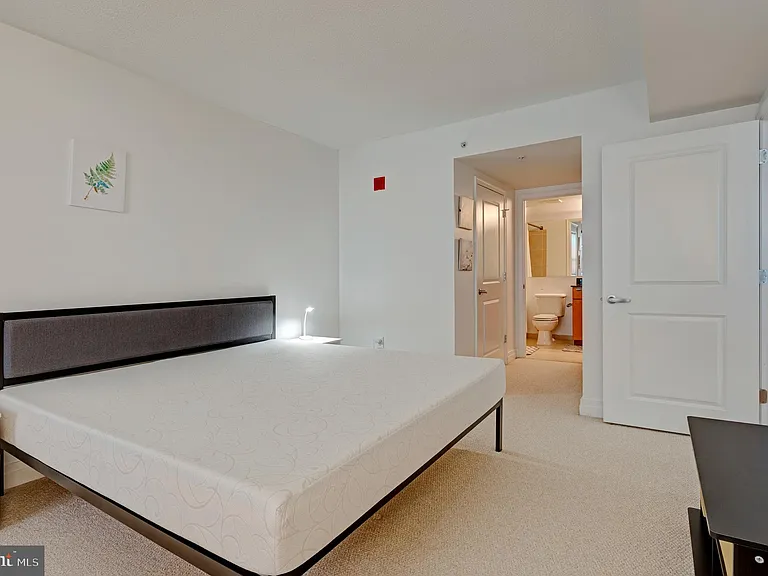 915 E St NW #1001 — Photo 15