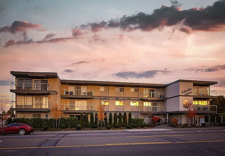 Glacier Vista — Photo 1