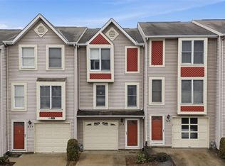 313 Hamlet Ct, Pittsburgh, PA 15227