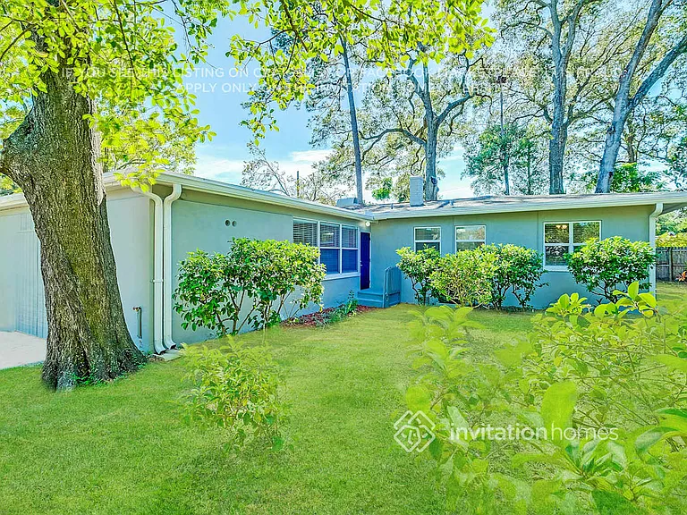 2459 Mercer Cir S — Photo 24