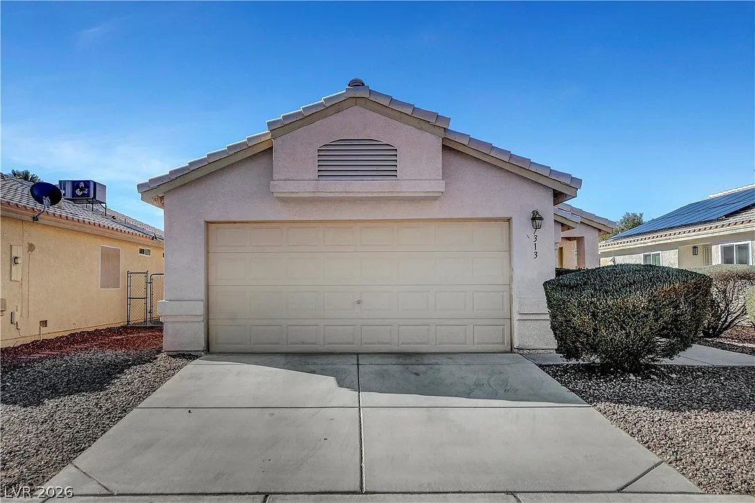3 bed, 2.0 bath, 1252 sqft, $1,750 — Photo 1