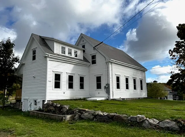 3 bed, 1.5 bath, 1950 sqft, $2,200 — Photo 1