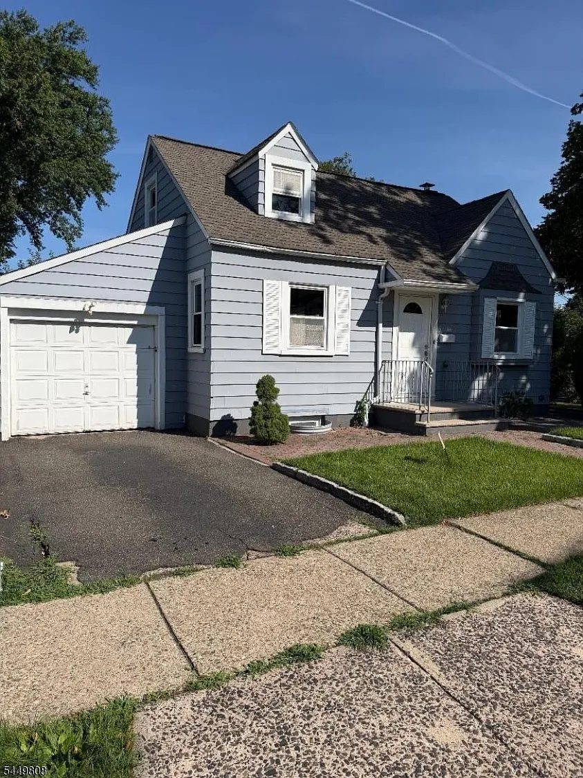 4 bed, $4,000 — Photo 1