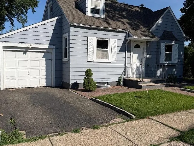 67 Rowland Ave — Photo 1