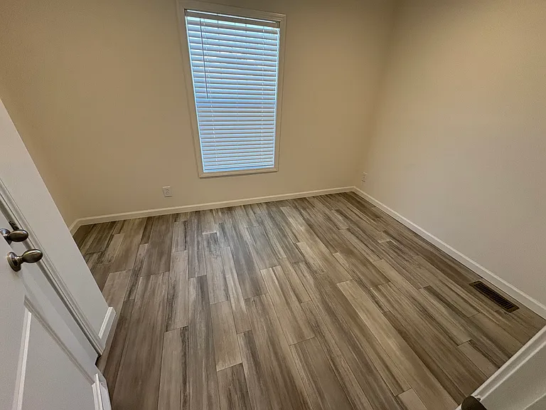 215 Woodland Dr — Photo 10