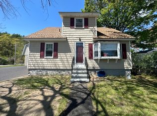 11 Fellows Ln, Dracut, MA 01826