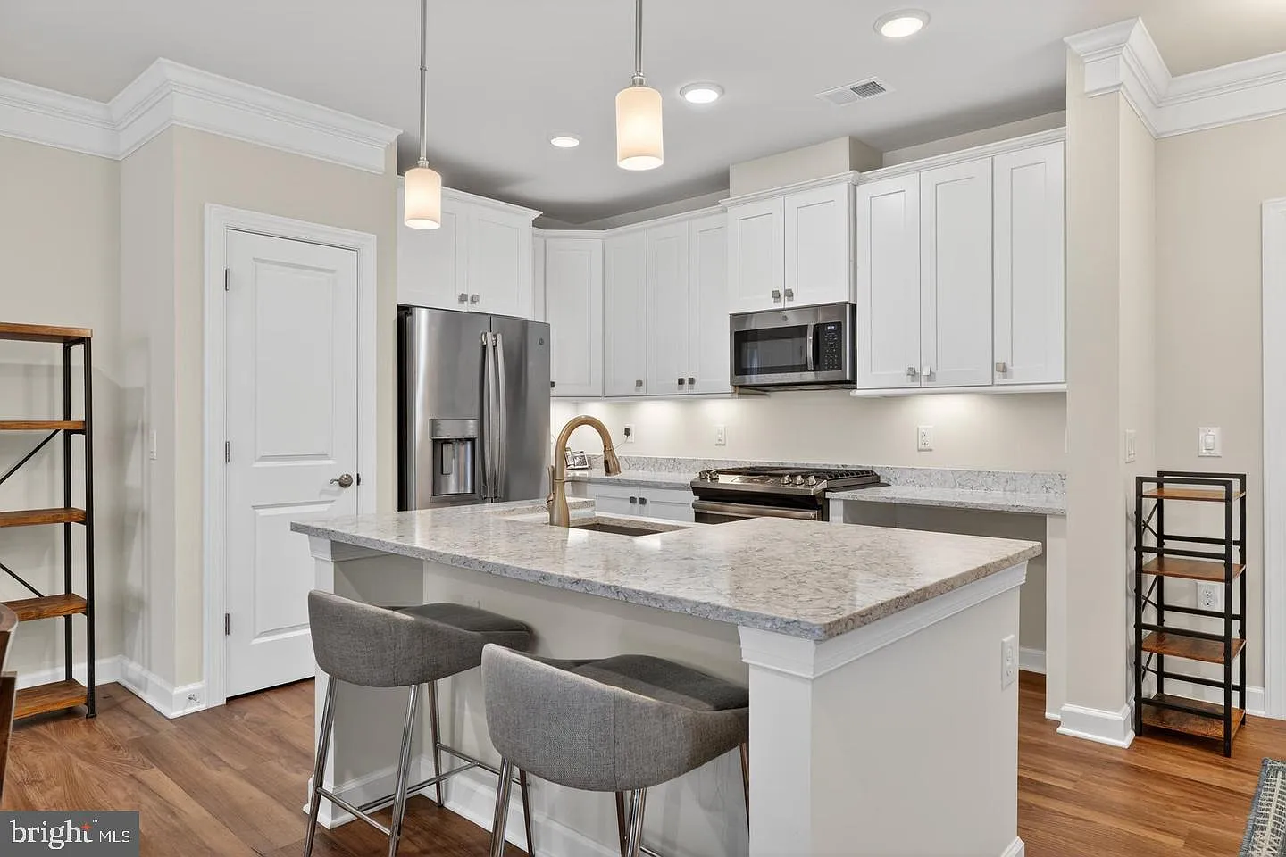 2 bed, 1499 sqft, $3,000 — Photo 3