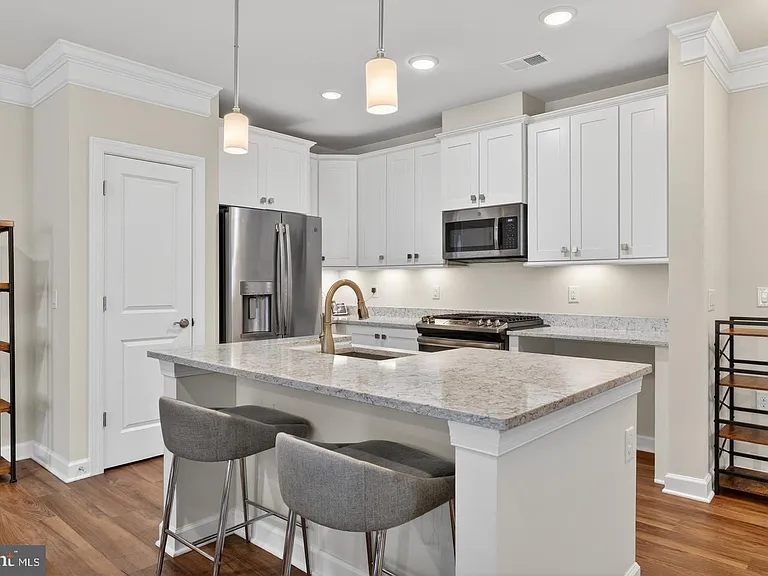 6101 Fairview Farm Dr #207 — Photo 3