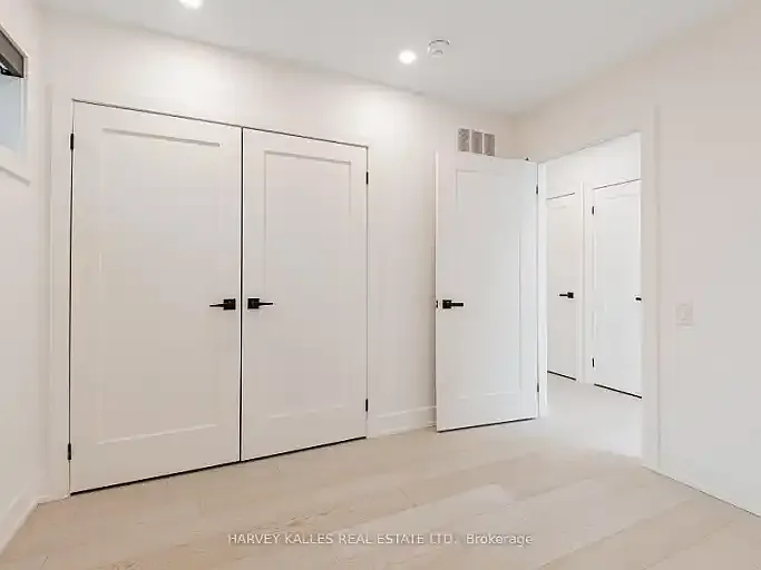 2 bed, 1.0 bath, 900 sqft, $3,250 — Photo 2