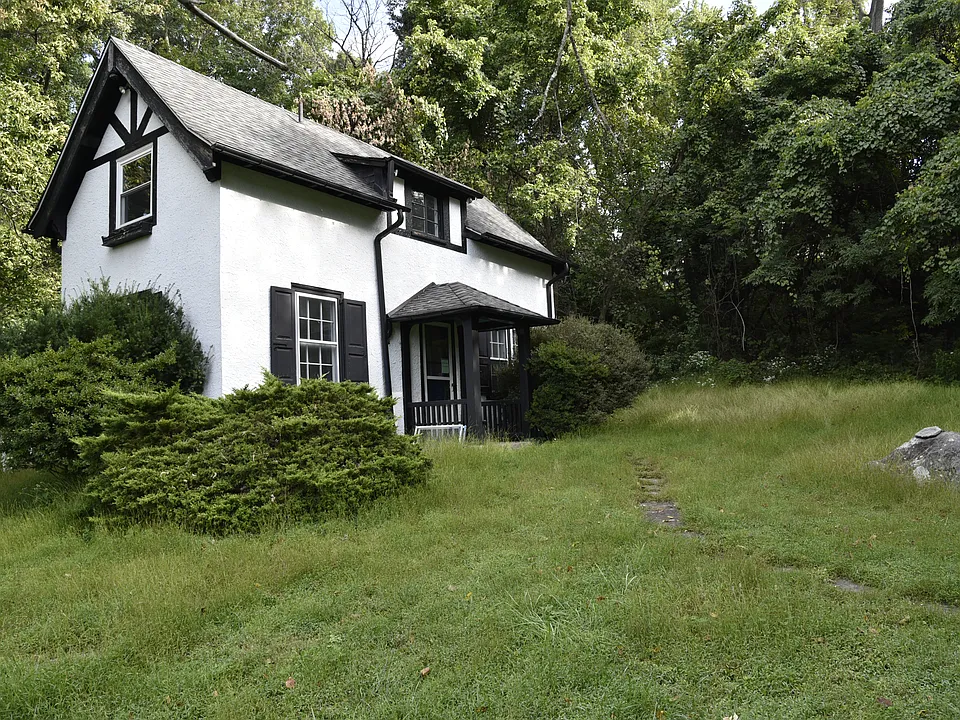 1611 Hepburn Dr