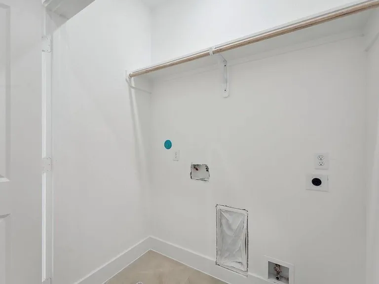 7416 Maxroy St — Photo 13